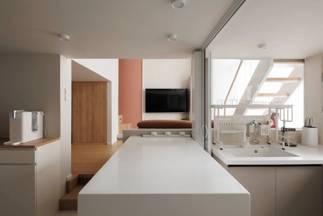 Ngôi nhà chỉ rộng 40m² cho gia đình 3 người sống vẫn tiện nghi, thoải mái nhờ sở hữu thiết kế “đỉnh cao” - Ảnh 6.