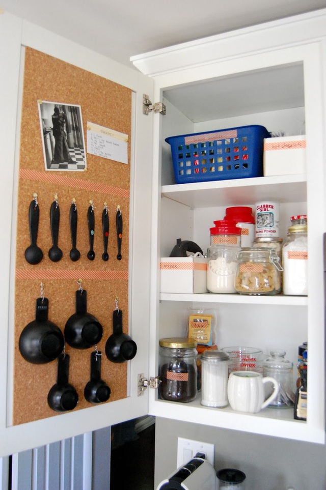 8 mẹo vặt trong lưu trữ giúp đồ dùng nhà bếp luôn gọn gàng và ngăn nắp - Ảnh 1.