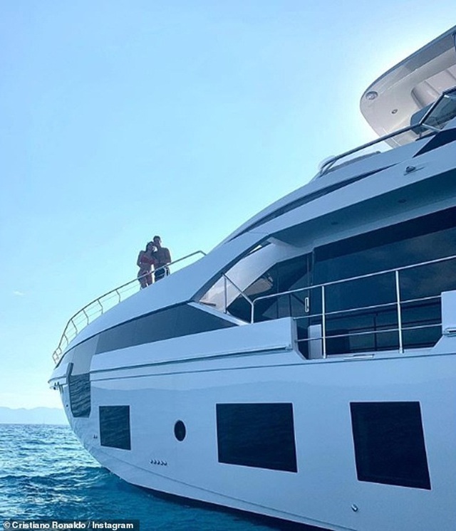 Bên trong du thuyền 7 triệu USD Cristiano Ronaldo dùng nghỉ ngơi bên gia đình - Ảnh 3.