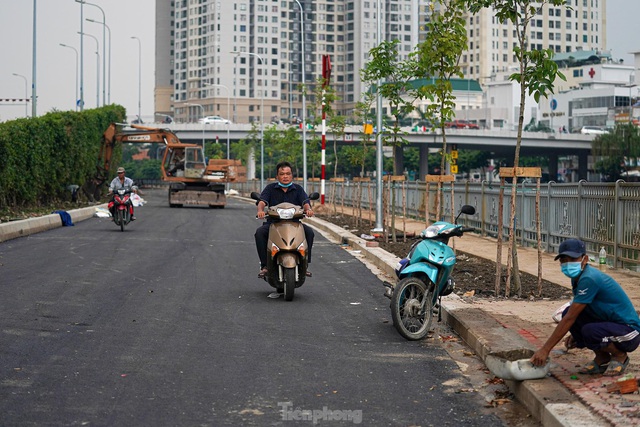 Cận cảnh đường song hành đại lộ Võ Văn Kiệt trước ngày khánh thành - Ảnh 5.