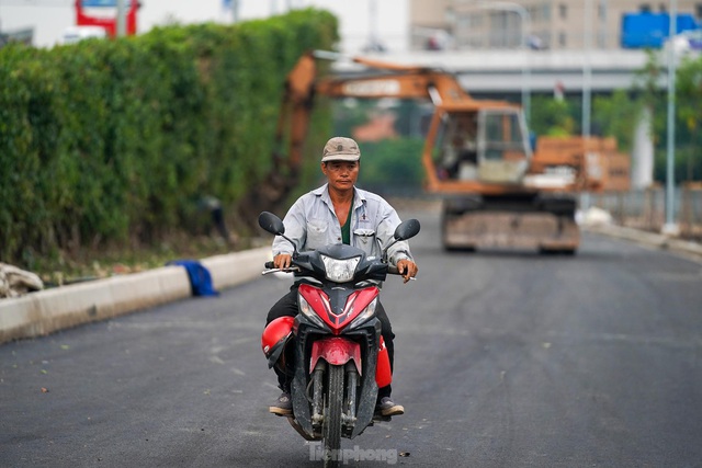 Cận cảnh đường song hành đại lộ Võ Văn Kiệt trước ngày khánh thành - Ảnh 6.