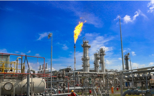 Cổ phiếu GAS "tím lịm" ngược dòng nhóm dầu khí