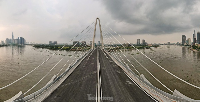 Ngắm thành phố từ cầu Thủ Thiêm 2 bắc qua sông Sài Gòn - Ảnh 1.