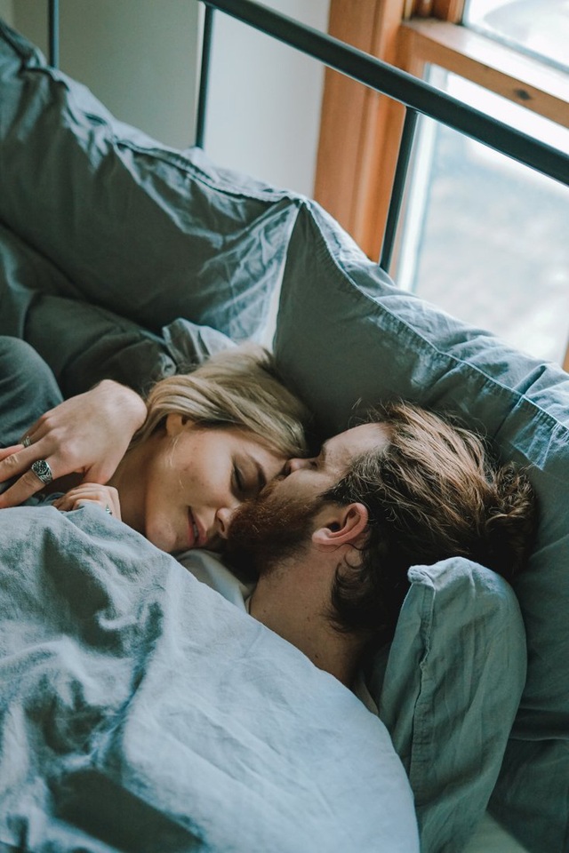 5 lợi ích khi ngủ khỏa thân: Mùa hè là thời điểm thích hợp để làm, tốt cho cả nam và nữ - Ảnh 2.