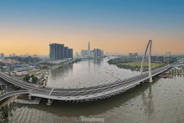 Ngắm thành phố từ cầu Thủ Thiêm 2 bắc qua sông Sài Gòn - Ảnh 4.