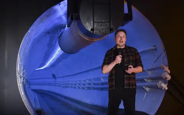 Elon Musk phát biểu tại sự kiện ra mắt đường hầm thử nghiệm Hawthorne của Boring Company vào ngày 18/12/2018
