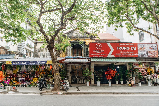  Bên trong những căn biệt thự cũ ở Hà Nội: Có đến 5, 7 hộ gia đình sinh sống chung; tưởng ở đất vàng không ngờ ẩm thấp, chật chội - Ảnh 30.