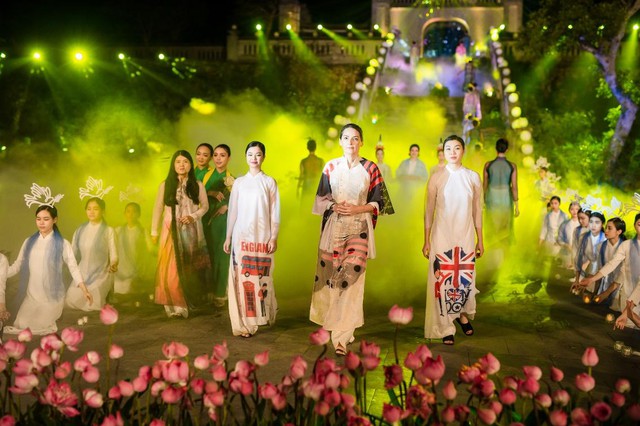 Hoa hậu Ngọc Hân góp mặt Festival Áo dài Quảng Ninh 2022, kể chuyện “Tâm thân an tịnh” cùng hàng loạt NTK nổi tiếng - Ảnh 14.