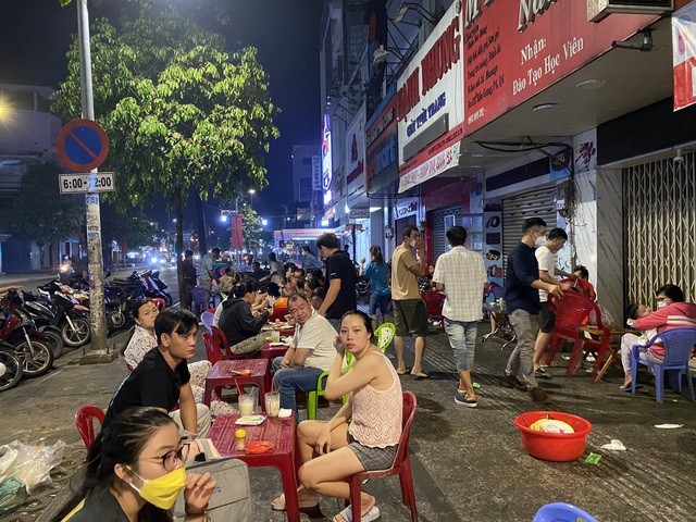  Người dương gian tấp nập đi ăn cơm âm phủ ở Sài Gòn: Bán giờ oái oăm, cả trăm ngàn/dĩa - Ảnh 2.