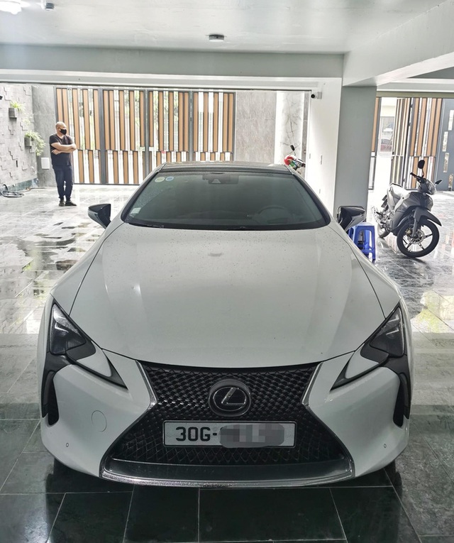 Lexus LC500h siêu hiếm tại Việt Nam được bán lại chỉ với giá hơn 7 tỷ đồng - Ảnh 2.