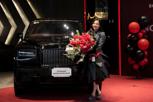 Người phụ nữ sở hữu chiếc siêu xe Rolls Royce Cullinan Black Badge khoảng 60 tỷ là ai? - Ảnh 4.