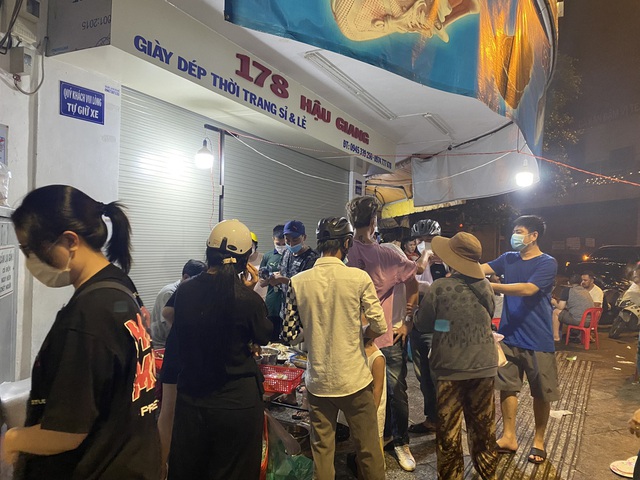  Người dương gian tấp nập đi ăn cơm âm phủ ở Sài Gòn: Bán giờ oái oăm, cả trăm ngàn/dĩa - Ảnh 3.