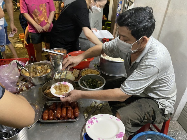  Người dương gian tấp nập đi ăn cơm âm phủ ở Sài Gòn: Bán giờ oái oăm, cả trăm ngàn/dĩa - Ảnh 4.