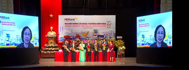 [Live] ĐHCĐ HDBank: Năm 2022 chia cổ tức bằng cổ phiếu tỷ lệ 25%, chính thức có HĐQT và BKS nhiệm kỳ mới, bà Lê Thị Băng Tâm tiếp tục làm cố vấn ngân hàng - Ảnh 9.
