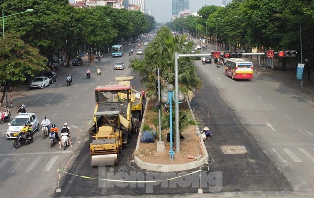  Diện mạo đường Hoàng Quốc Việt sau khi có thêm 2 làn xe  - Ảnh 1.