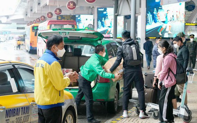 Giá xăng dầu tăng cao đã đẩy giá cước vận tải tiếp tục tăng. Ảnh minh họa: PT