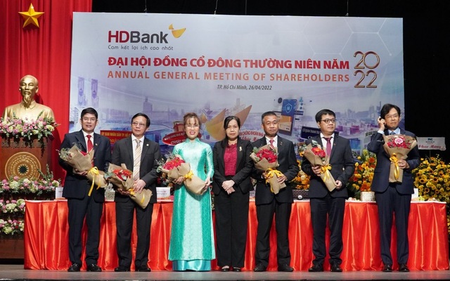 HĐQT HDBank nhiệm kỳ 2022 - 2026 (ông Kim Byoung Ho là người đứng ngoài cùng bên phải)