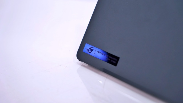 Laptop 14 inch mạnh nhất thế giới về tại Việt Nam - Ảnh 2.