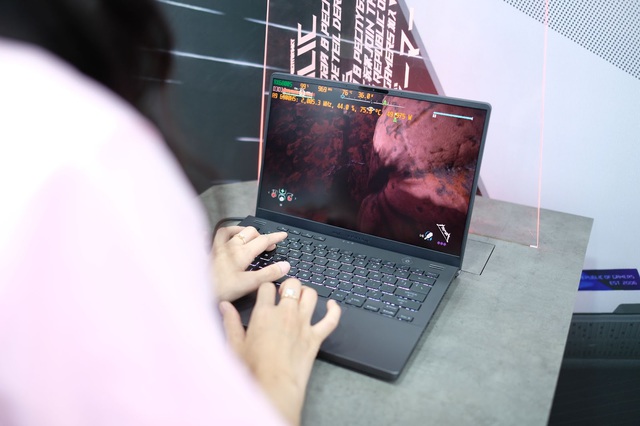 Laptop 14 inch mạnh nhất thế giới về tại Việt Nam - Ảnh 3.