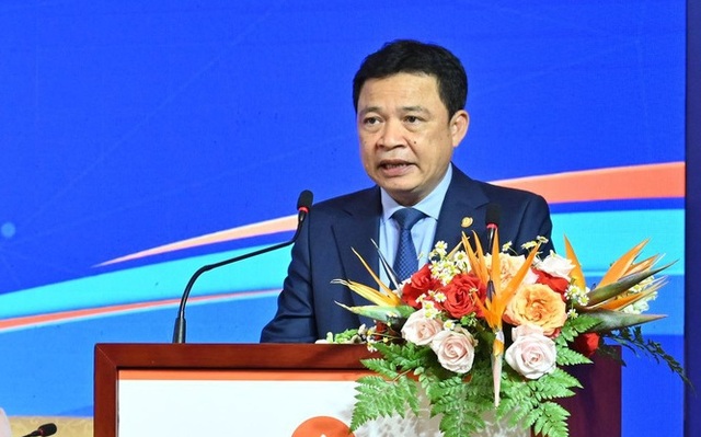 Ông Phạm Doãn Sơn báo cáo trước đại hội