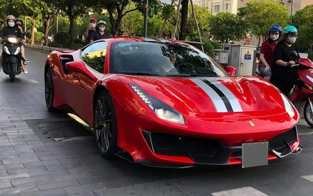 Siêu xe Ferrari 488 Pista Coupe độc nhất Việt Nam lộ diện lần đầu sau gần 1 năm về nước