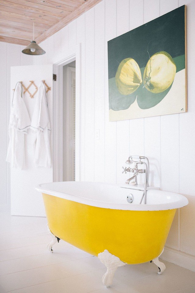 Cho phòng tắm gia đình thêm phần rực rỡ với điểm nhấn là chiếc bồn tắm đầy màu sắc - Ảnh 4.