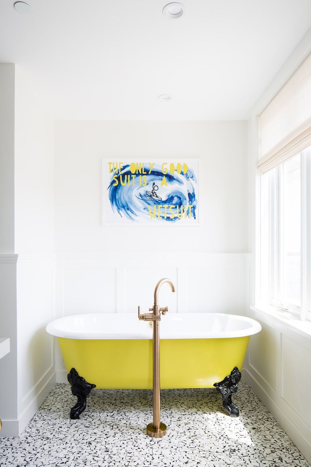 Cho phòng tắm gia đình thêm phần rực rỡ với điểm nhấn là chiếc bồn tắm đầy màu sắc - Ảnh 5.