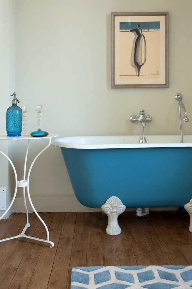 Cho phòng tắm gia đình thêm phần rực rỡ với điểm nhấn là chiếc bồn tắm đầy màu sắc - Ảnh 9.