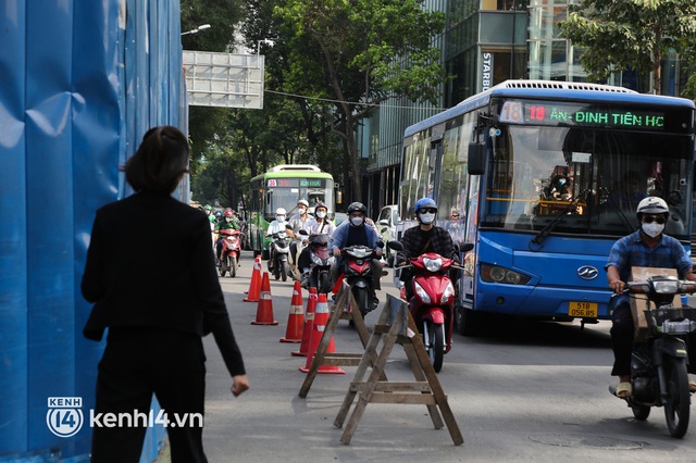  Người dân tại “đất vàng” TP.HCM vui mừng khi rào chắn công trình Metro sắp được tháo dỡ sau 8 năm - Ảnh 15.