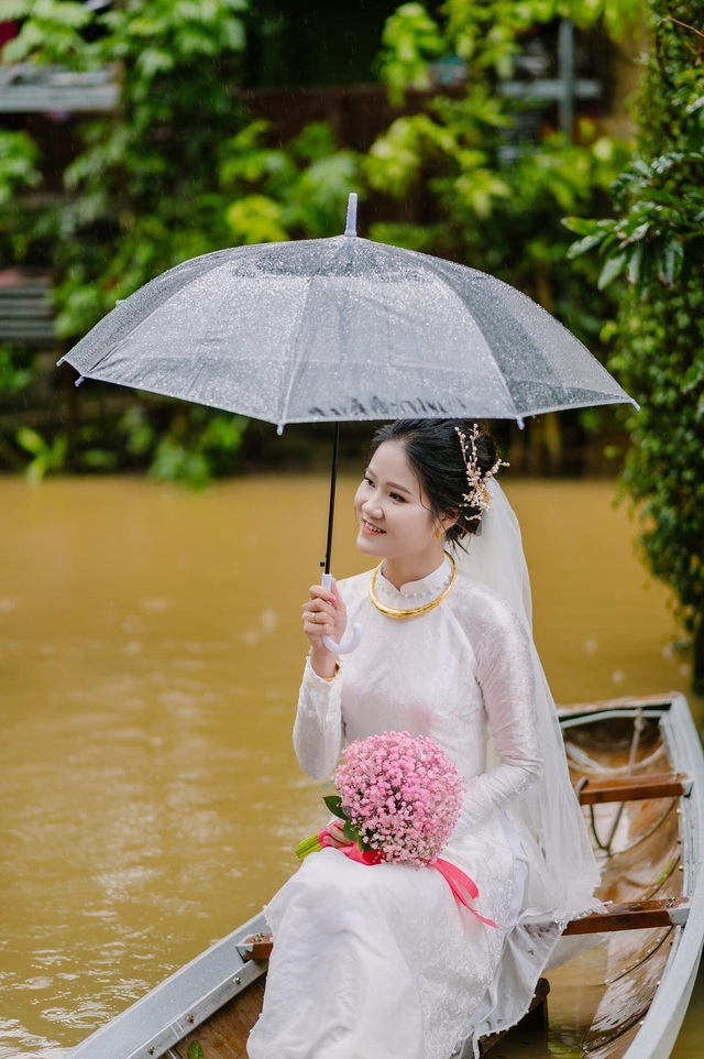 Cảnh tượng hiếm hoi trong lễ đính hôn giữa tháng 4 của cô dâu chú rể Quảng Trị - Ảnh 9.
