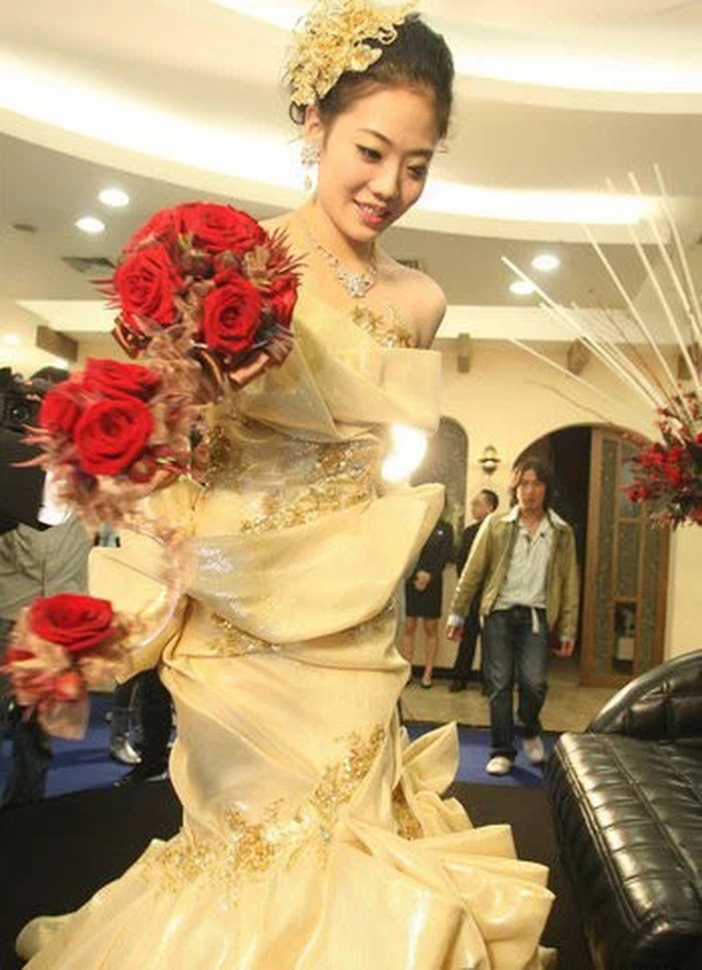 Cả chi phí đám cưới Son Ye Jin không bằng 1 góc váy cưới của Angela Baby, ai dè cả 2 đều chỉ bằng số lẻ đầm của mỹ nhân này - Ảnh 9.