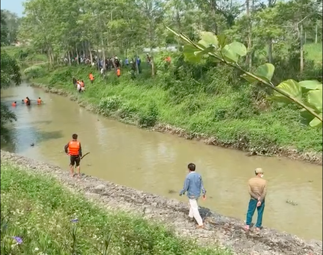  NÓNG: 5 nữ sinh 12 tuổi cùng mất tích trên sông, công an đã tìm thấy 2 thi thể - Ảnh 1.