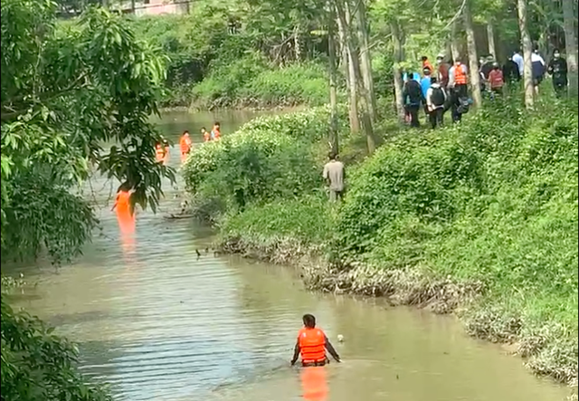  NÓNG: 5 nữ sinh 12 tuổi cùng mất tích trên sông, công an đã tìm thấy 2 thi thể - Ảnh 2.