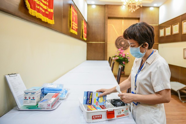 Trường tiểu học ở Hà Nội gấp rút chuẩn bị đón học sinh học trực tiếp - Ảnh 3.