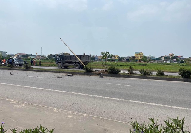  Hiện trường vụ tai nạn giao thông khiến vợ chồng nguyên Bí thư Tỉnh ủy Ninh Bình qua đời - Ảnh 3.
