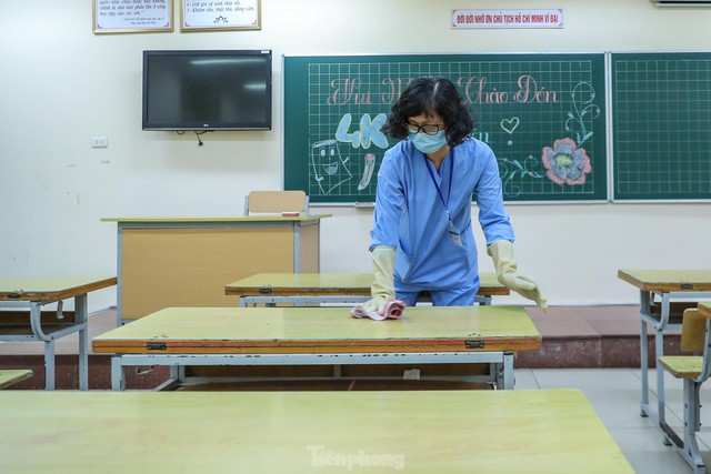 Trường tiểu học ở Hà Nội gấp rút chuẩn bị đón học sinh học trực tiếp - Ảnh 10.