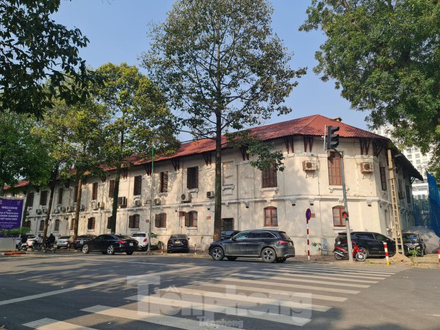 Những ngôi biệt thự, tòa nhà kiến trúc cổ bị xóa sổ xây cao ốc ở Hà Nội gây xôn xao - Ảnh 1.