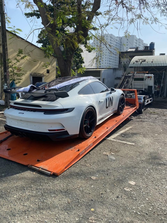 Đại gia cà phê Trung Nguyên sắm Porsche 911 GT3 2022 giống của Nguyễn Quốc Cường, vừa nhận xe đã gắn một chi tiết nhận diện - Ảnh 3.