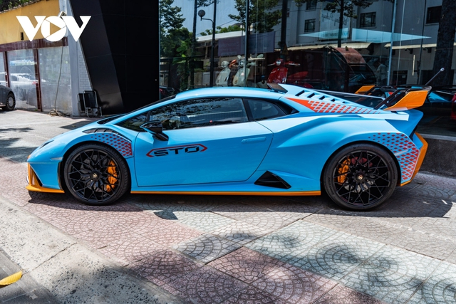 Ngắm Lamborghini Huracan STO giá gần 30 tỷ đồng tại Việt Nam - Ảnh 9.