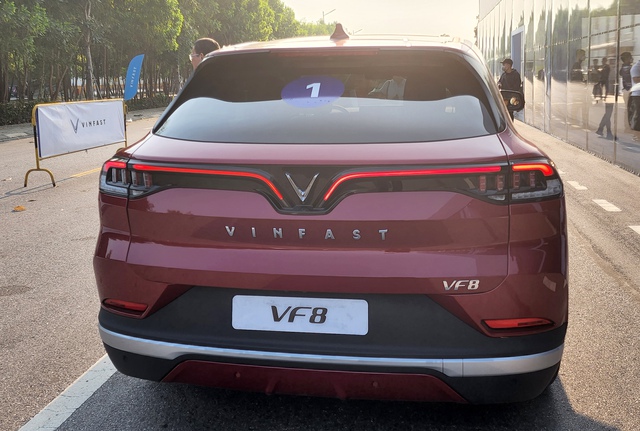 Trải nghiệm nhanh VinFast VF8 tại Việt Nam: Đây mới là thứ người dùng cần ở một chiếc xe điện đẳng cấp thế giới! - Ảnh 4.
