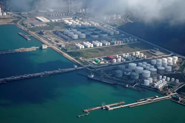 22 triệu thùng dầu của Nga, Iran, Venezuela dồn ứ ngoài khơi Trung Quốc - Ảnh 1.