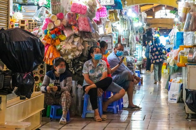 Tiểu thương chợ Bến Thành đóng cửa sạp hàng vì đâu? - Ảnh 4.