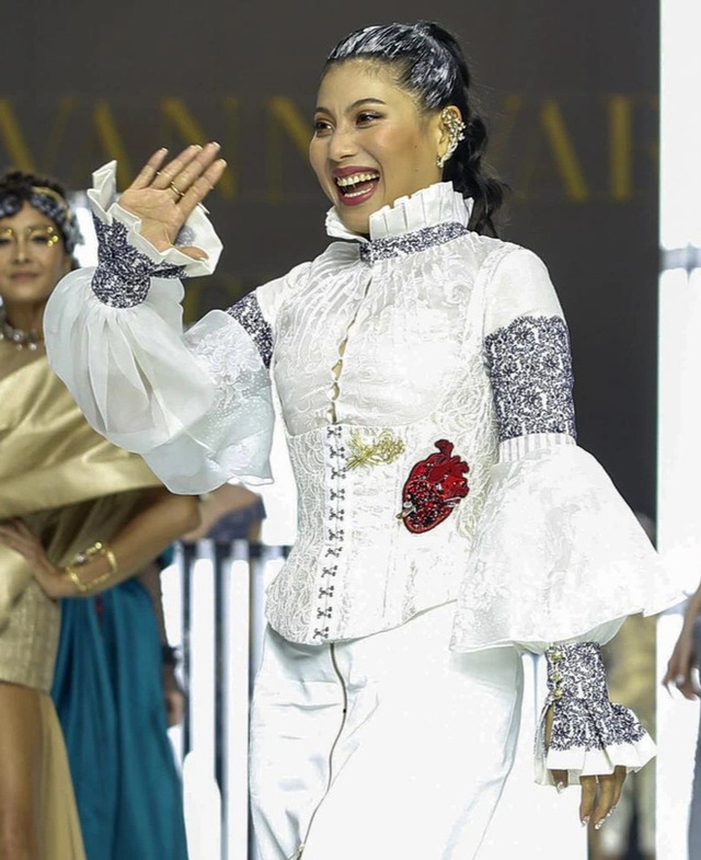  Nàng Công chúa Thái Lan 9 tuổi mới được công nhận danh phận: Nhan sắc “rất lạ” mà gu thời trang thì đỉnh cấp, ai dám chê phải ngồi tù - Ảnh 14.