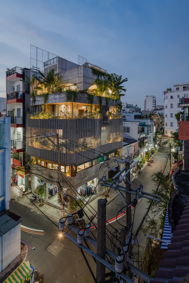 Căn nhà 6 tầng đẹp lung linh giữa phố chợ đông đúc Sài Gòn - Ảnh 3.