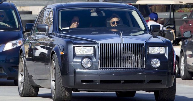 Sở thích tậu xế hộp cổ của doanh nhân Lady Gaga: Bộ sưu tập xe sang trị giá 41 tỷ đồng, gu thẩm mỹ độc đáo không kém đại gia - Ảnh 10.