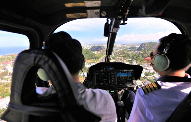  Clip, ảnh: Du khách hào hứng lần đầu trải nghiệm ngắm Đà Nẵng từ trực thăng - Ảnh 13.