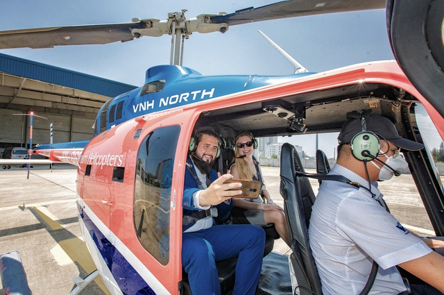  Clip, ảnh: Du khách hào hứng lần đầu trải nghiệm ngắm Đà Nẵng từ trực thăng - Ảnh 20.