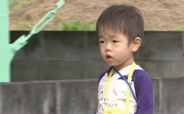 Giáo dục kiểu Nhật: Bé 2 tuổi được giao nhiệm vụ đi chợ một mình, tự đi 1km mua đồ cho mẹ - Ảnh 2.