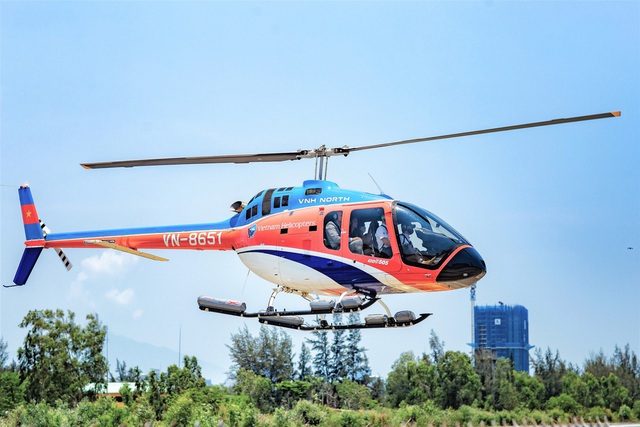  Clip, ảnh: Du khách hào hứng lần đầu trải nghiệm ngắm Đà Nẵng từ trực thăng - Ảnh 8.