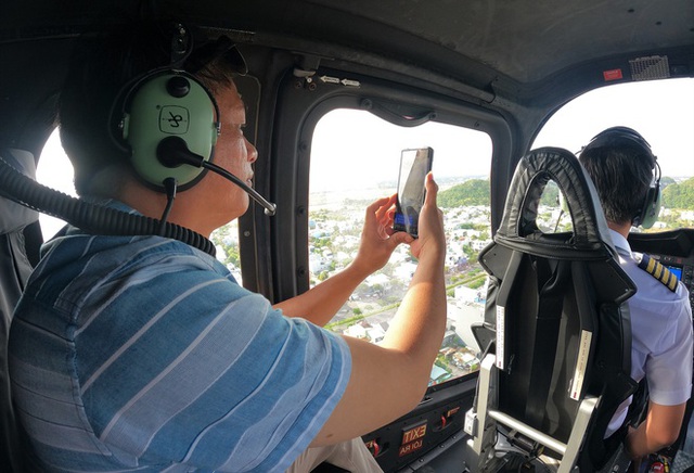  Clip, ảnh: Du khách hào hứng lần đầu trải nghiệm ngắm Đà Nẵng từ trực thăng - Ảnh 11.